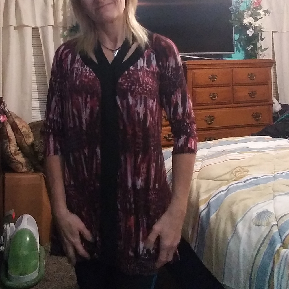 NWOT 3/4 sleeved flowy blouse